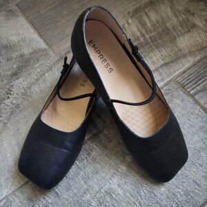 Empress Black Square Flat Size 38
